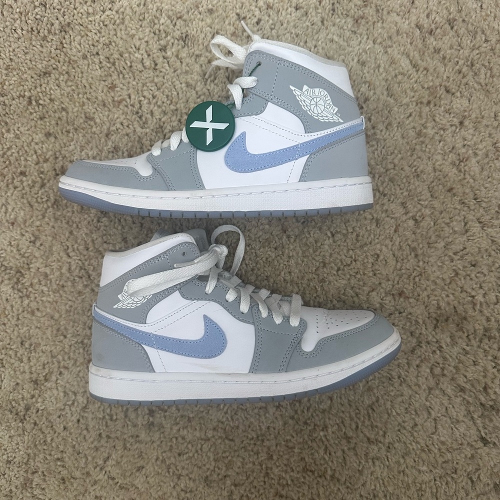 Wmns Air Jordan 1 Mid ‘Wolf Grey Aluminum’